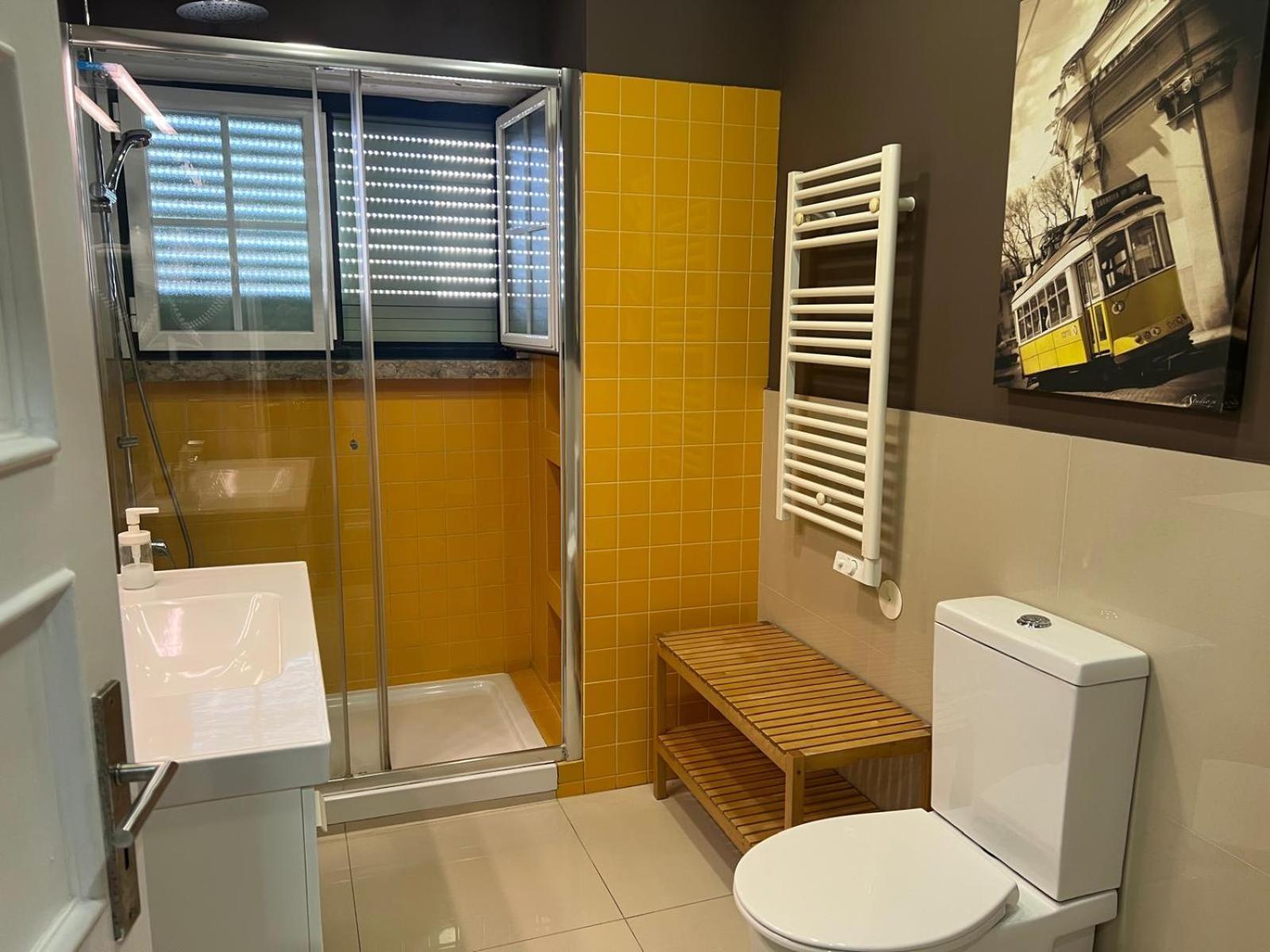 Alvalade II Airport Guest House, Lisbon
